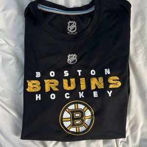 L (14/16) kids NHL Boston Bruins hockey t-shirt (equal to a women’s small)